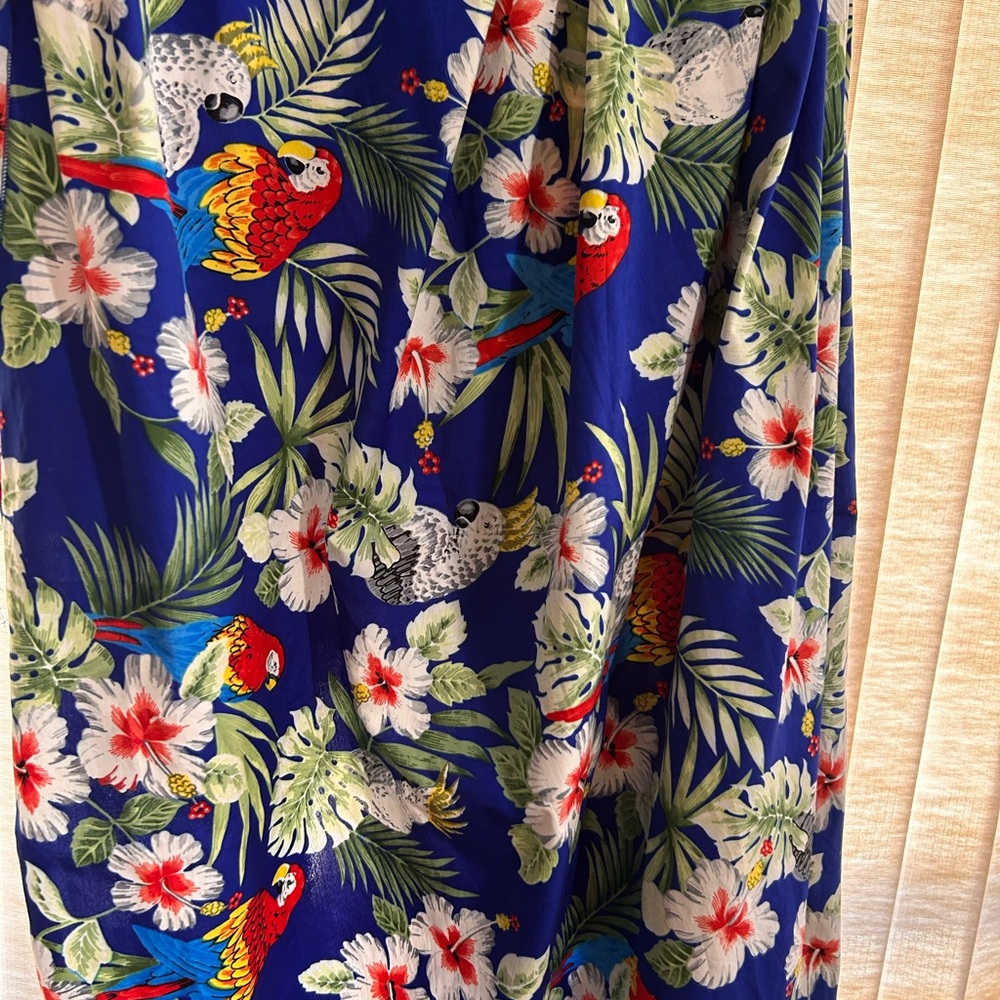 Vibrant Blue Floral Sarong with Parrot Design (with plastic ring) - Picture 5 of 8